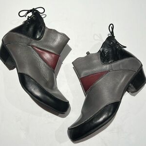 Aetrex leather Booties Size 9. B63